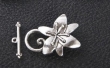 Tibetaans zilveren toggle, bloem
