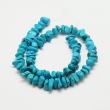 Sinkiang turquois chips 7 tot 14mm lang  6mm tot 10mm breed per streng van 40 cm